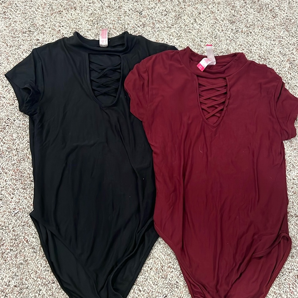 2 Bodysuits